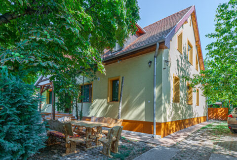 ARANY ALMA VENDÉGHÁZ